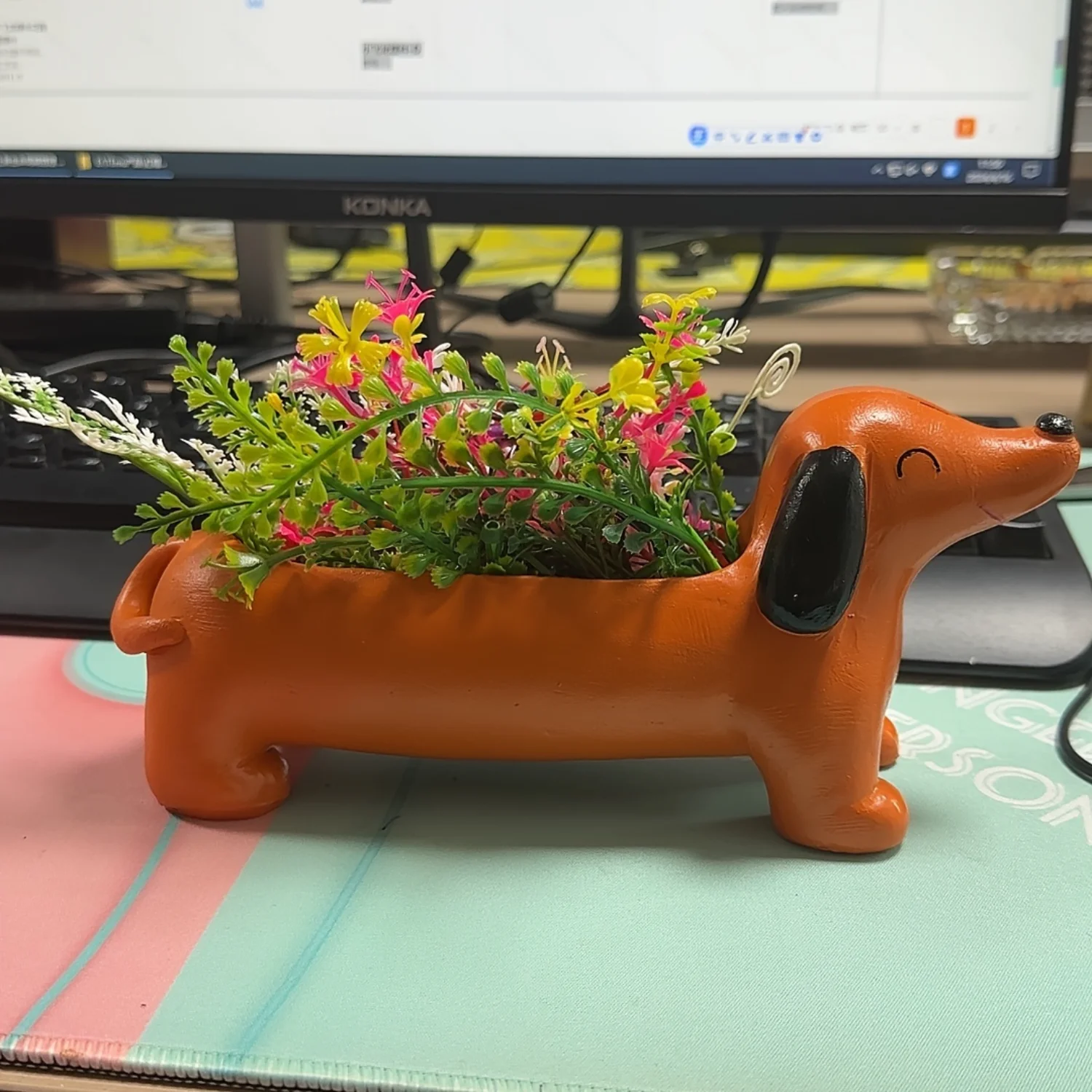 Resin Dachshund Flower Pot - Irregular Succulent Planter - Eye-Catching Garden Decor