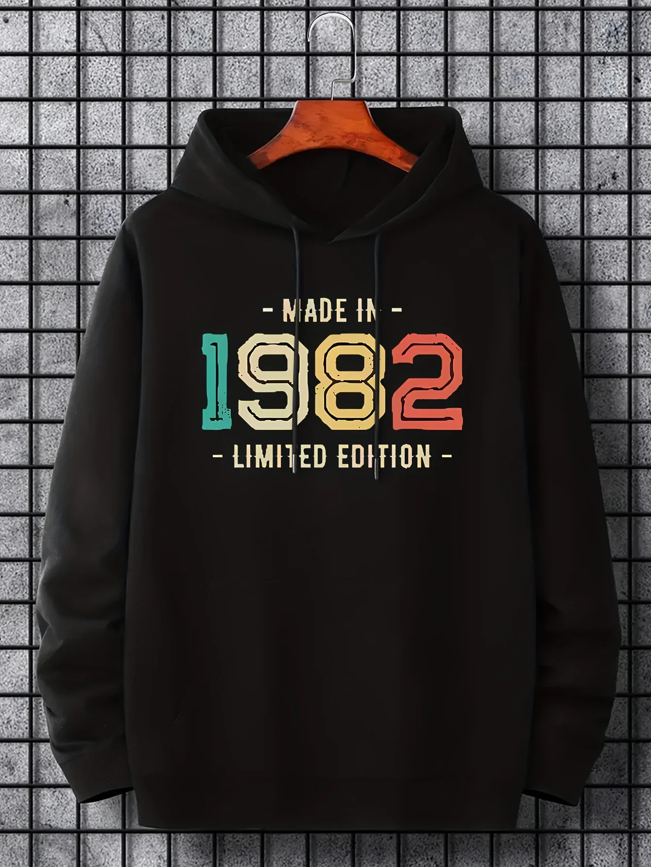 Men's and Women's Hoodies 1982 Letter Printed Comfortable and Fashionable Hoodie, Suitable for Winter and Autumn