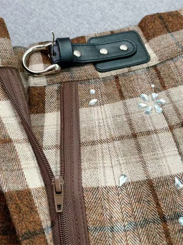 Wysokiej jakości nowy zestaw w kratę na co dzień dla kobiet na rok 2025, modna koszula z długim rękawem i kołnierzykiem polo lub uniwersalna spódnica z diamentowymi zdobieniami dla pań.