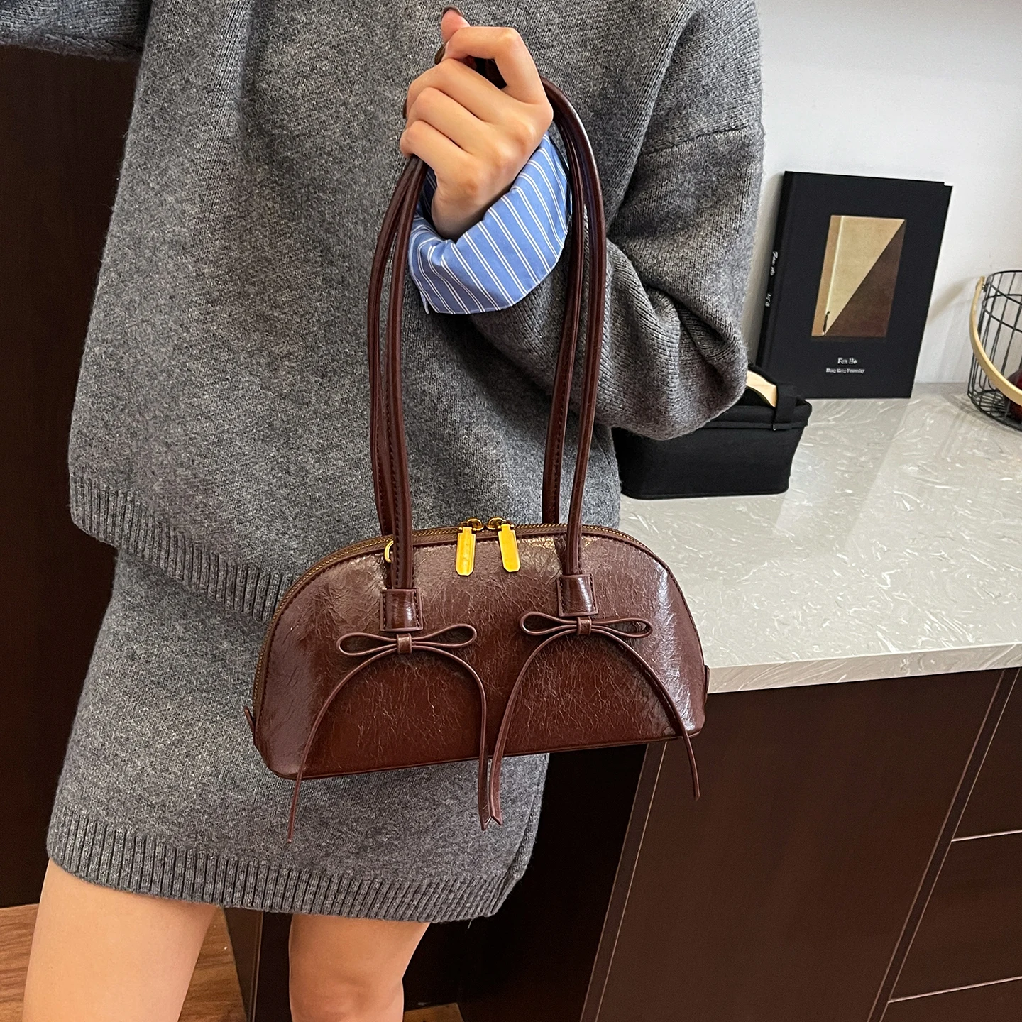 بو القوس حقائب كتف رائعة بلون موضة 2025 حقائب عالية الجودة للنساء الخريف/الشتاء حقائب اليد النسائية الجديدة متعددة الاستخدامات #3