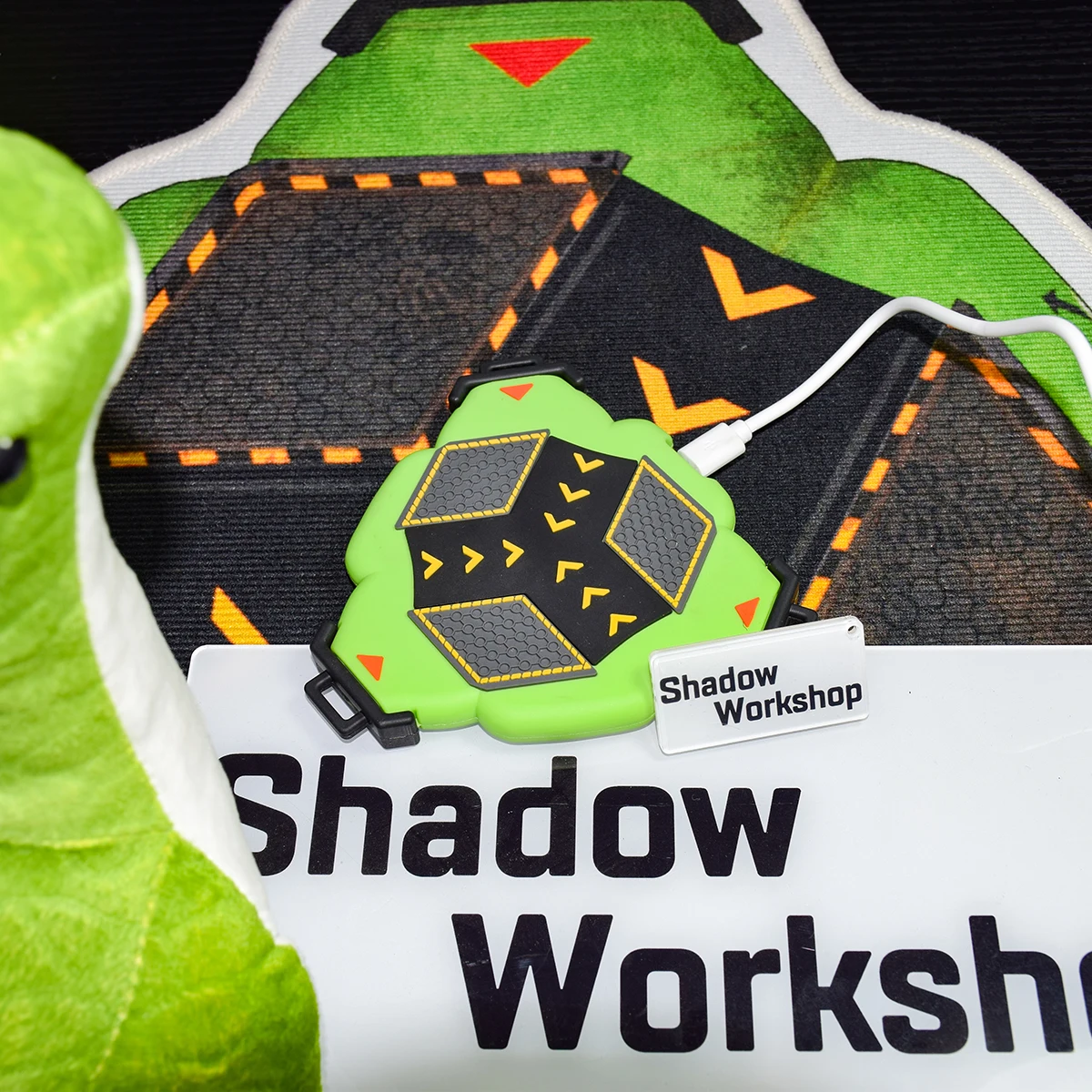 Apex Legends Octane Cosplay Heirloom Prop Collection Jumped Jump Pad Wireless iPhone Charger Shadow Workshop