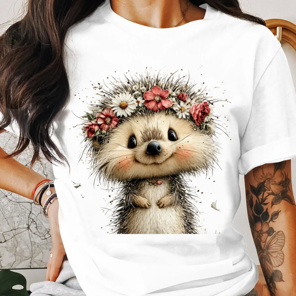 

Hedgehog Flower Wreath Pattern Cute T-Shirt Round Neck Women's Casual Style Cartoon Versatile Print Regular White T-Shirt