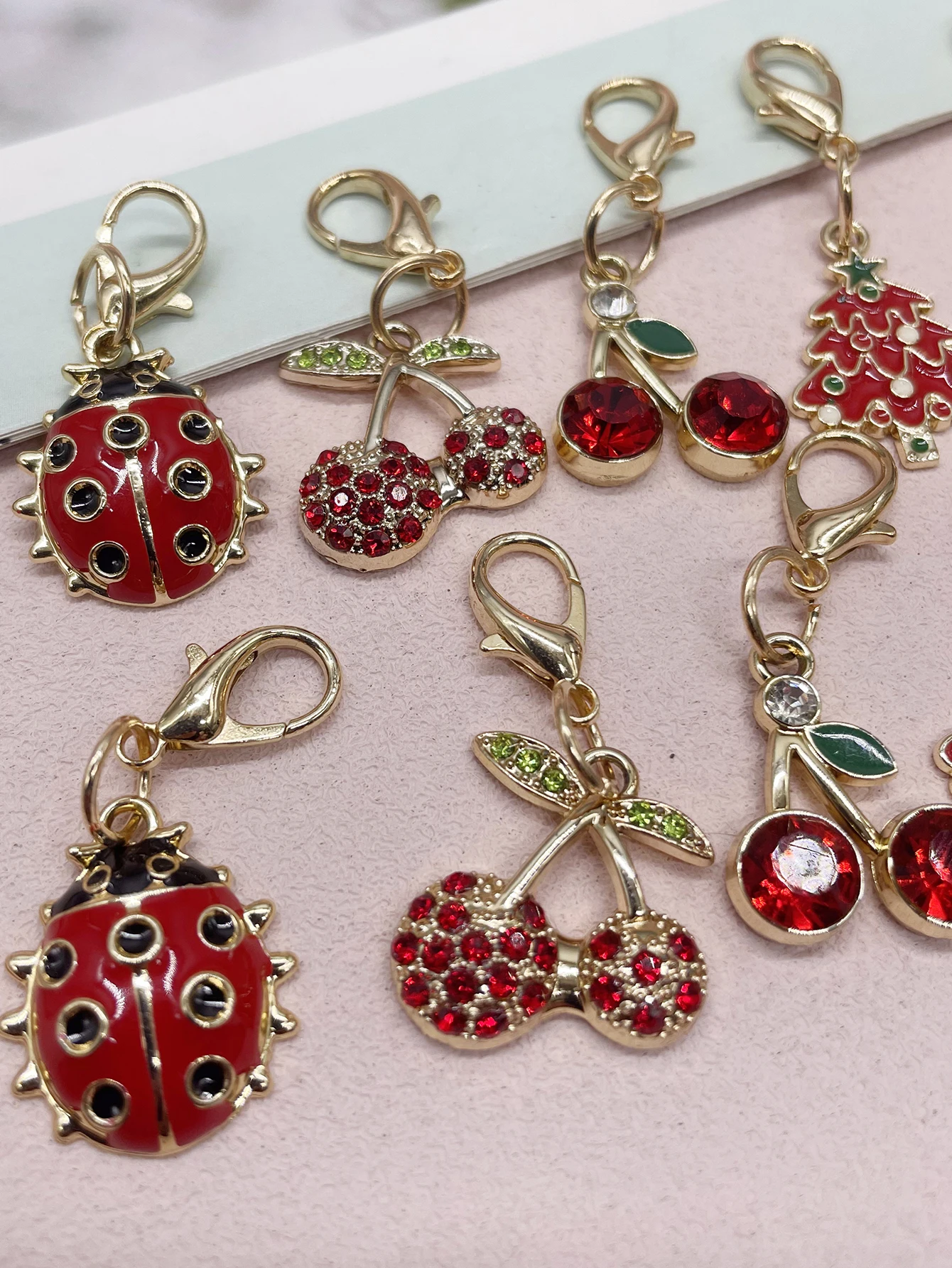 5PCS Erdbeeren Schuh Charms Kirsche Schuhe Dekorationen DIY Marienkäfer Schuh Anhänger Zubehör Mutlifunctional Baum Schuh Clips – Detail 2