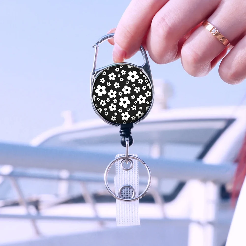 Hot selling circular chrysanthemum pattern Easy disassemble Zinc alloy badge automatic scroll easy pull buckle keychain H1206 A