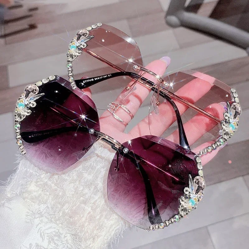 

Women's Luxury Gradient Sunglasses Fashion Design Ocean Lens Eyewear for Female Unisex Large Frame Rimless Travel Sun Glasses