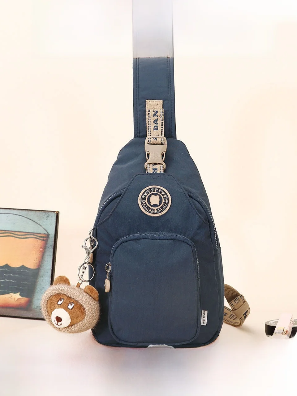 danny-bear-unisex-lightweight-large-capacity-crossbody-chest-bag-casual-sports-bag-dkb6828119-fashionable-travel-bag
