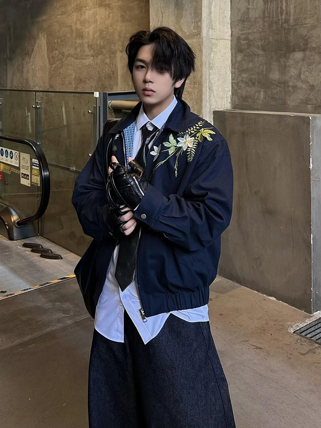 

Мужская двусторонняя осенняя бейсбольная куртка Cleanfit Youthful с цветочной вышивкой, свободного кроя, дышащая верхняя одежда