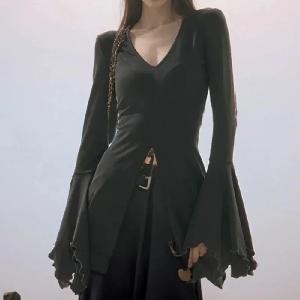 

Flare Sleeve V-neck T-shirts Gothic Split Sexy Lettuce Hem Female Blouses Y2k Black Slim Fashion Alt TopsStrap tied waist cinchi
