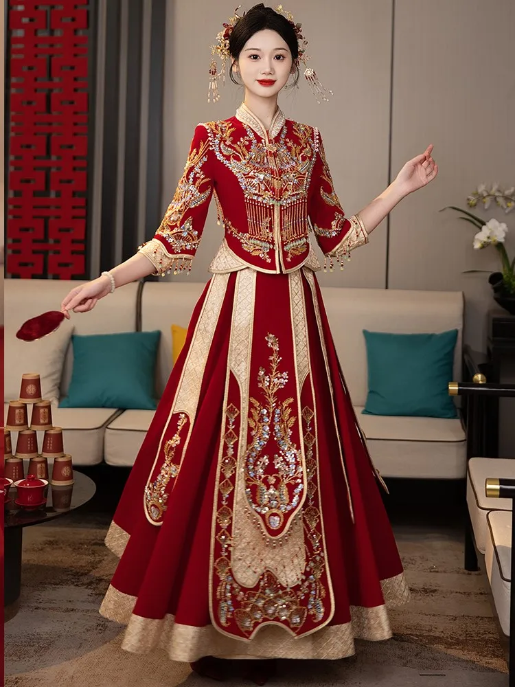 

New wedding gowns couple toasting heavy industry Chinese-style dresses