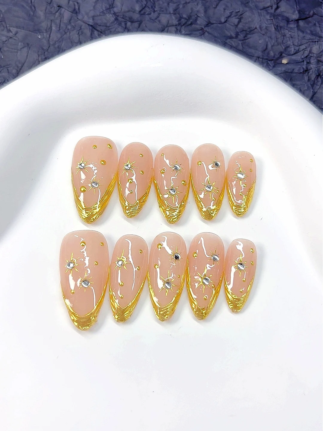 

Gold Trimmed High-End Nail Art Fashion Manicure (C378)