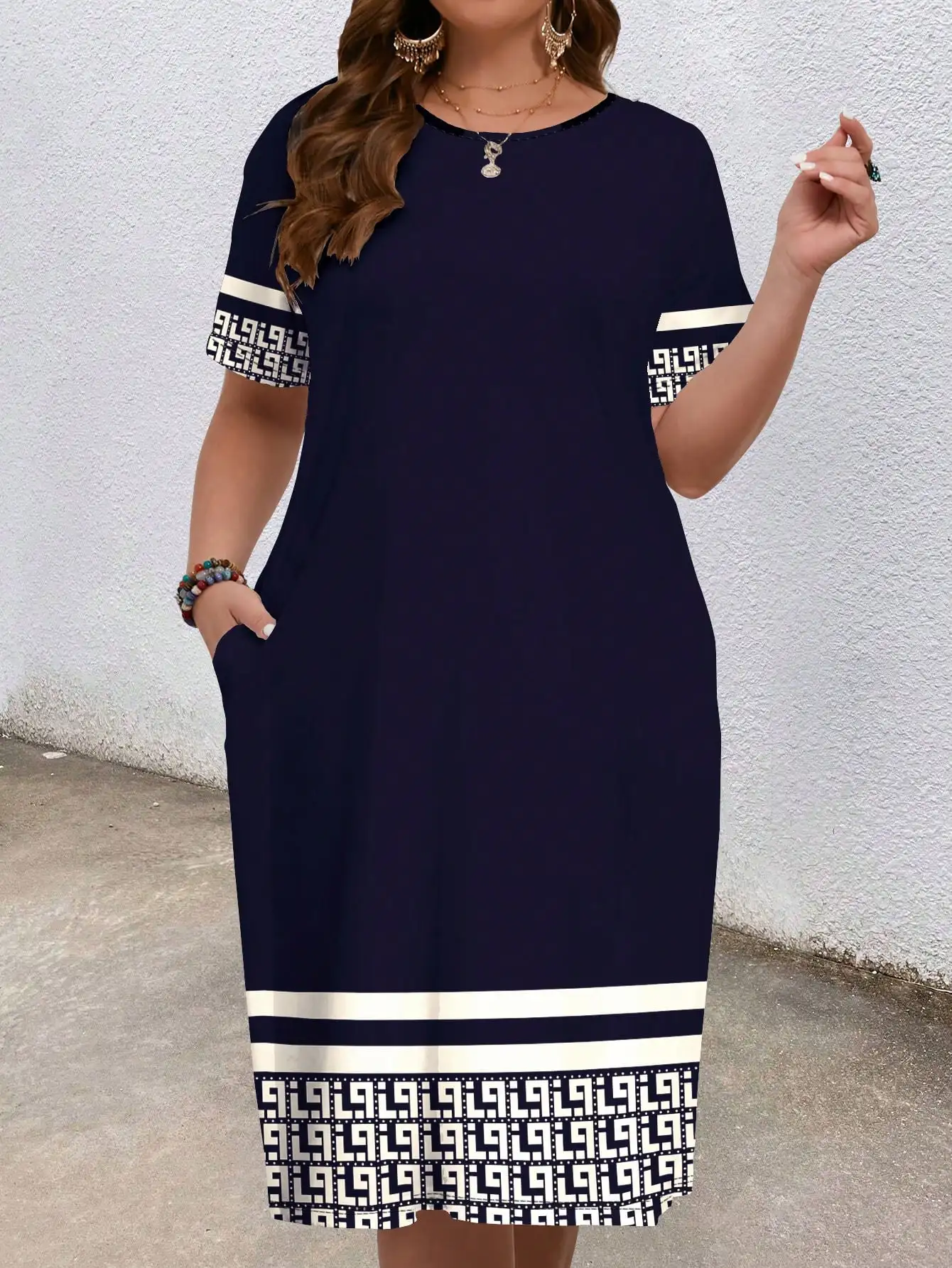 

Повседневное платье больших размеров с геометрическим принтом для лета