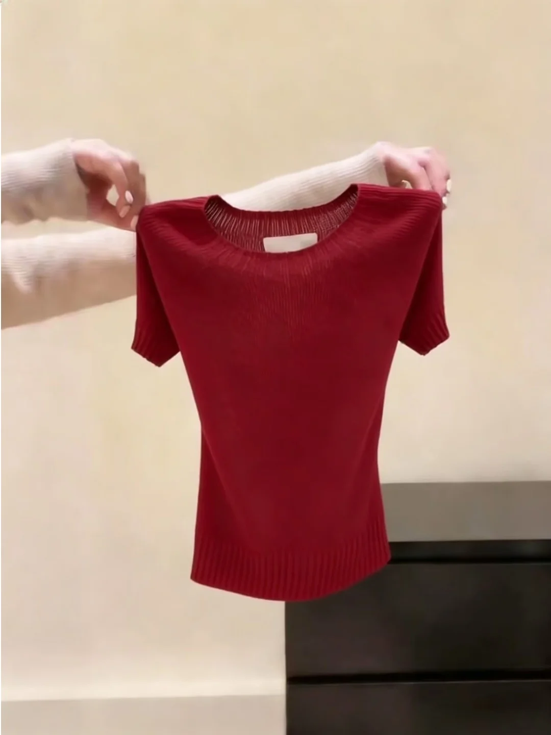 

Красная женская футболка с круглым вырезом из ледяного шелка, трикотажная, с коротким рукавом, приталенная, летняя, повседневная, удобная, дышащая