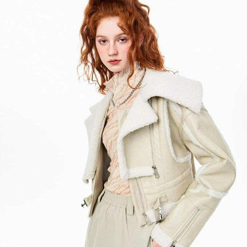 Autumn/winter 2026 New Fashion Zipper Form-fitting and Warm Woolen Jacket This Short Women Coat with A Lapel and Frilled Design