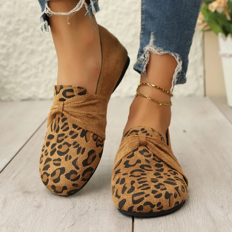 Новые лоферы, женские модные леопардовые повседневные прогулочные туфли на плоской подошве, женские уличные туфли без шнуровки, удобные женские кроссовки с круглым носком
