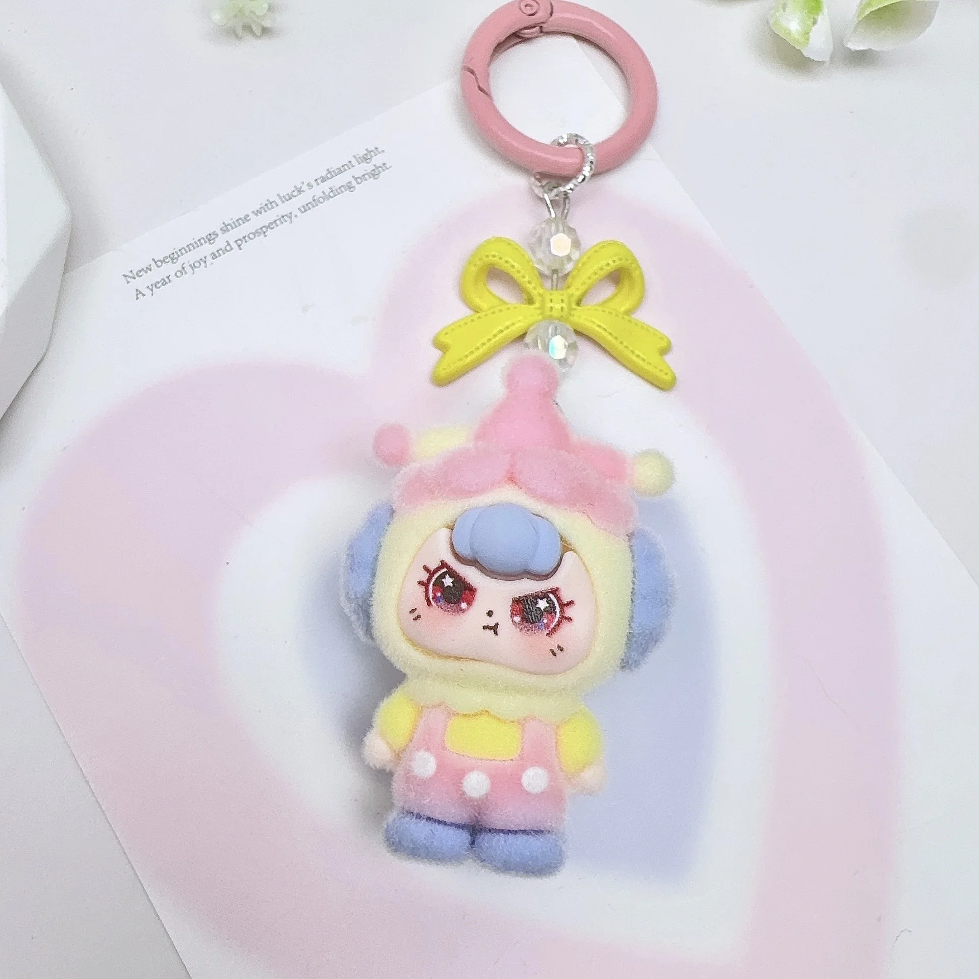 1 buah gantungan kunci badut sirkus Doubao Mengling untuk anak perempuan dengan tas berbentuk hati dan gantungan kunci ponsel