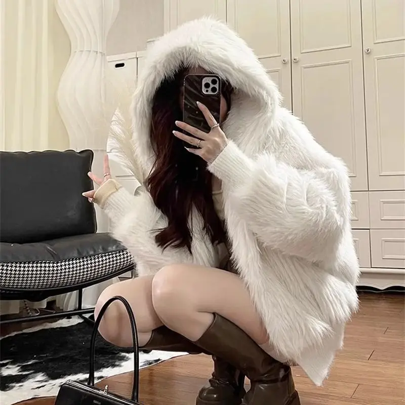 Płaszcz damski 2024 Winter New Loose and Wealthy Heiress Mink Fur Grass Coat Damski płaszcz z kapturem z tkanego futra lisa Zagęszczony dojazdy do pracy WF