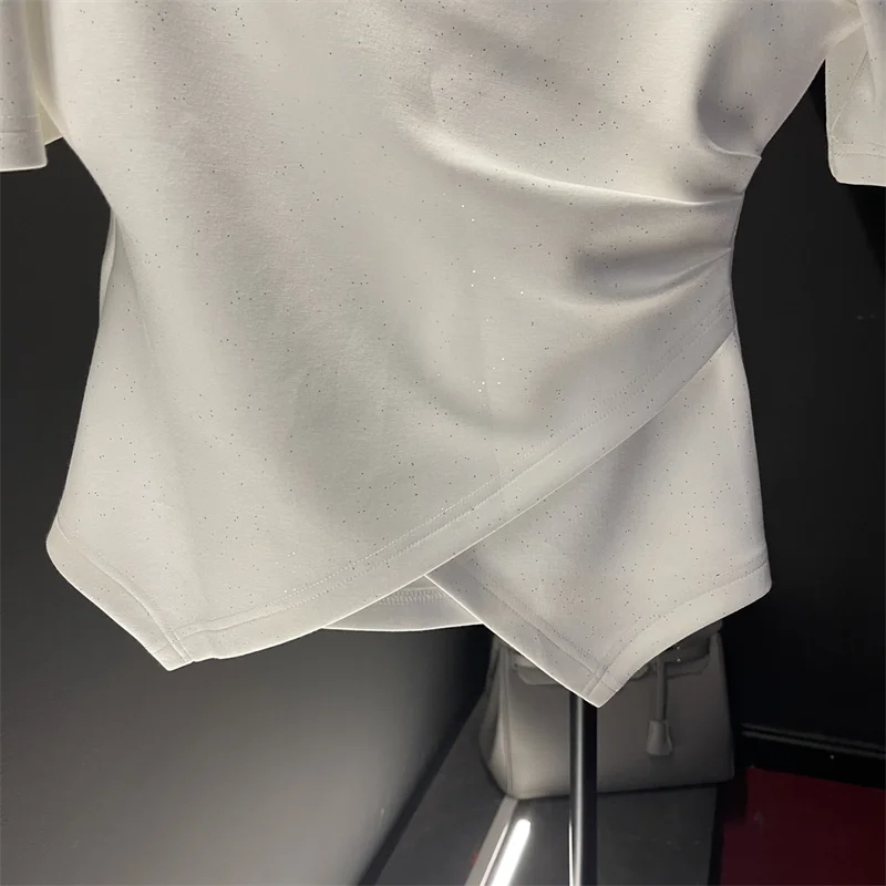 Jerseys de cuello redondo para mujer, camiseta plisada de manga corta con hombros descubiertos, diamantes empalmados, Tops ajustados que combinan con todo, novedad de verano