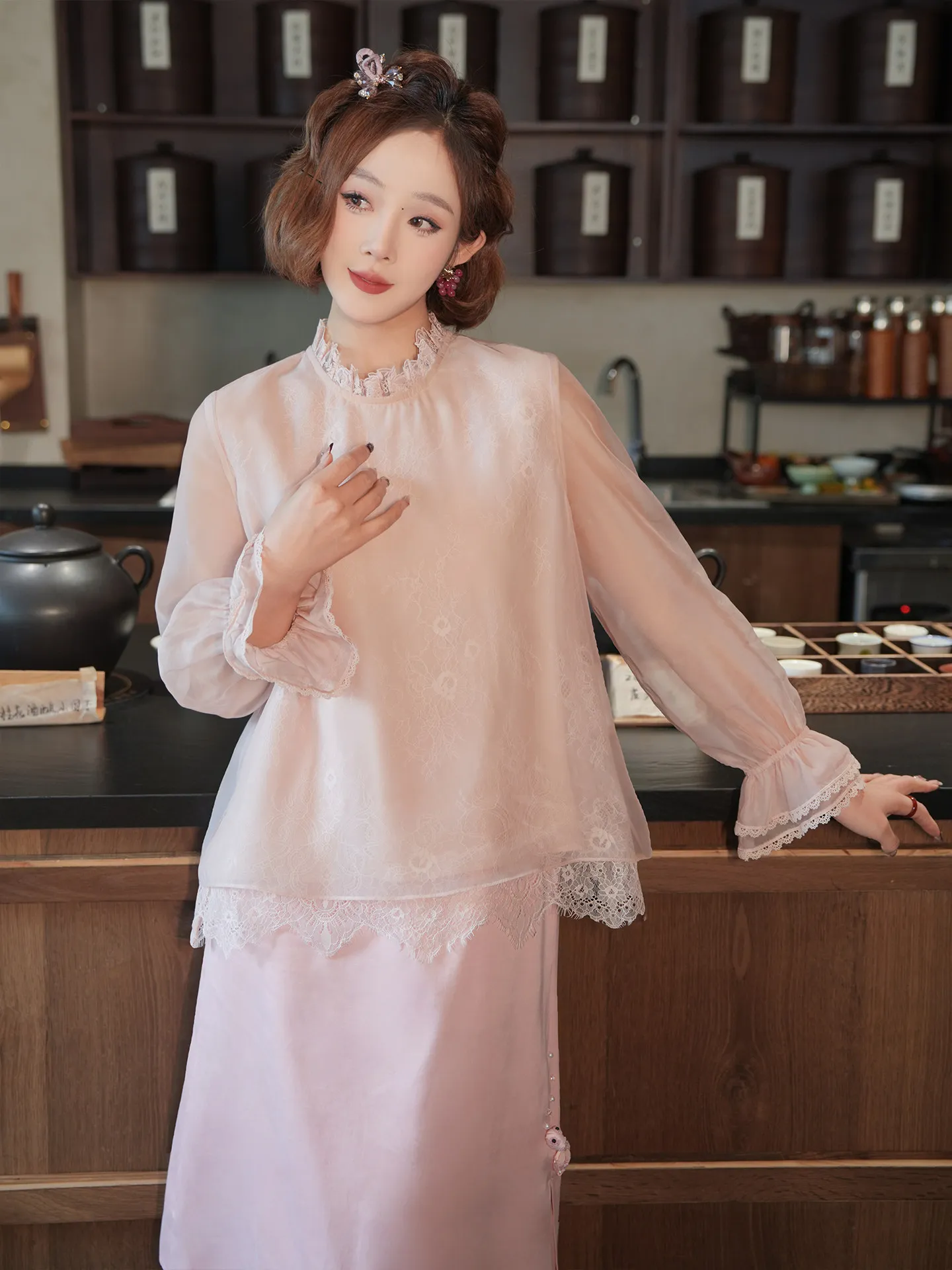 

Комплект из блузки и полуюбки Yolo из мягкого тюля с кружевным дизайном, весенняя модная повседневная одежда, дышащая, средней плотности, из волокна Регенси