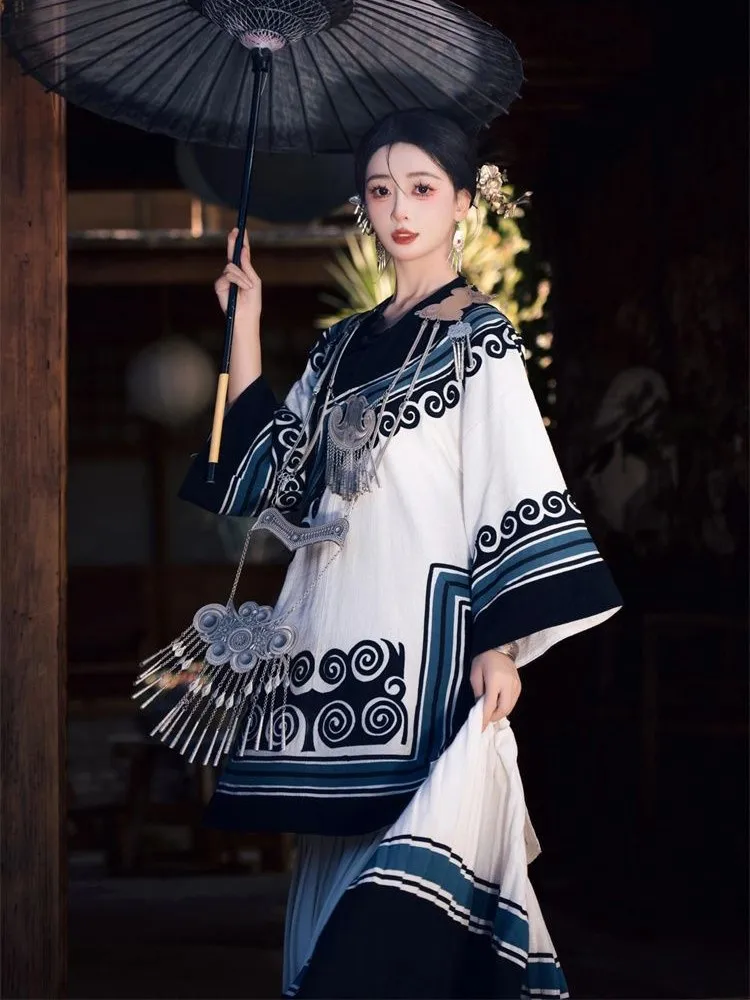 

New ethnic costume with exotic style for adults