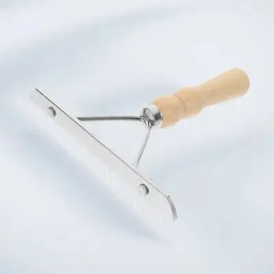 فرشاة تنظيف الحصان المفيدة، مشط معدني قوي من الخشب لإزالة شعر الخيل، أداة متينة للعناية بالحيوانات الأليفة، مستلزمات عملية #1