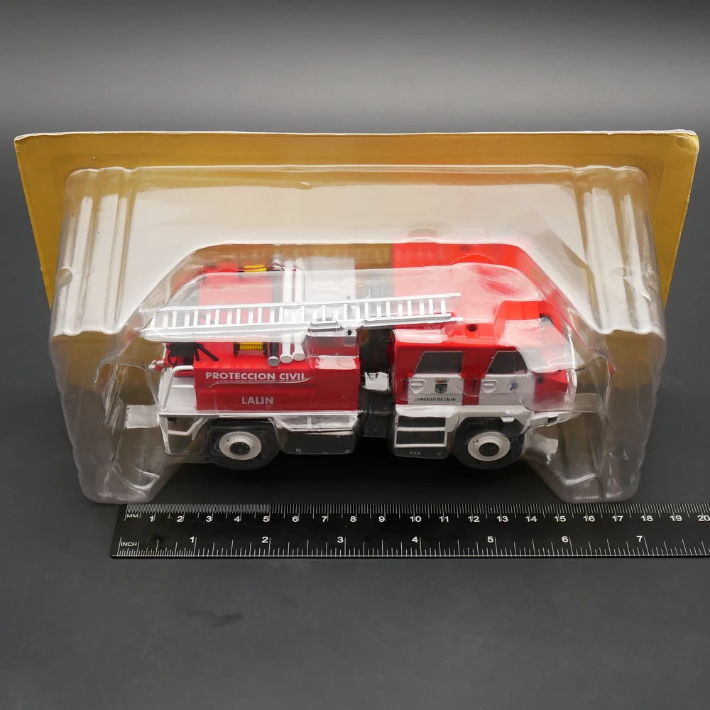 Diecast IXO 1:43 escala Pegaso 3046 motor de bomberos francés coche en miniatura de aleación juguete coleccionable regalo recuerdo adorno de exhibición