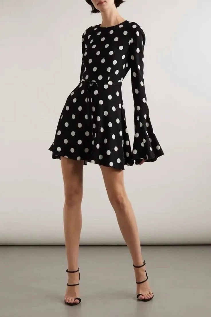 かわいいバックレスミニプロムドレスサテンセクシーなパーティードレス袖付きブラックホワイトポルカショートAラインパーティードレス