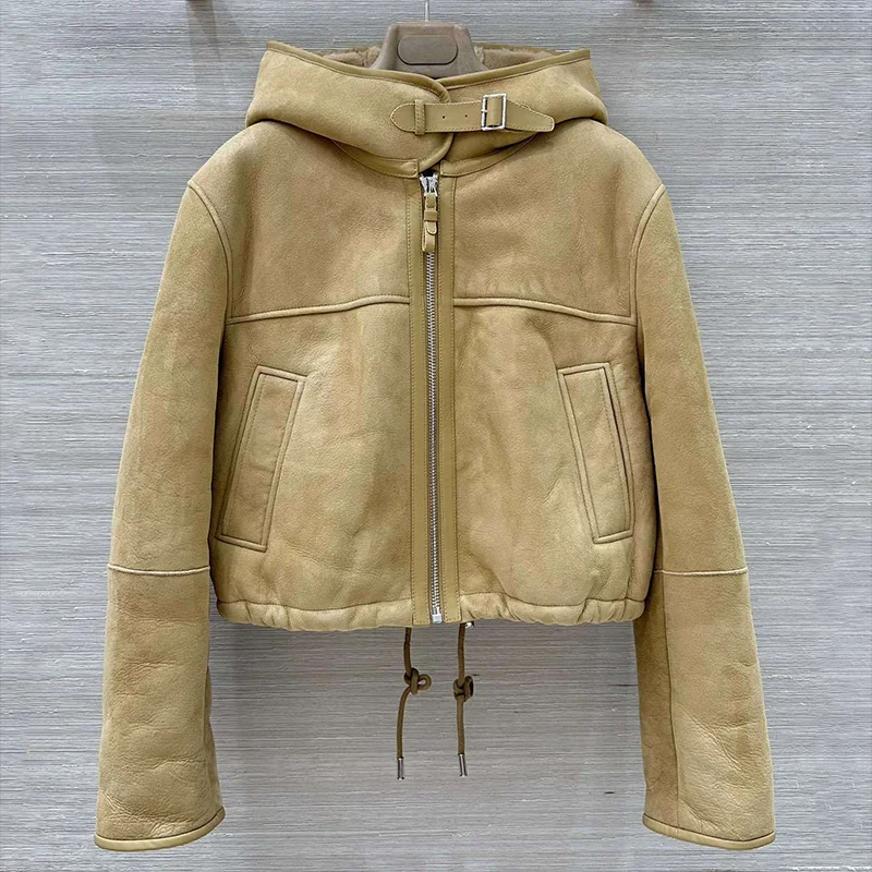 

High quality Winter thick fleece coat for woman, women's one-piece fur and leather jacket with a hood 25121378