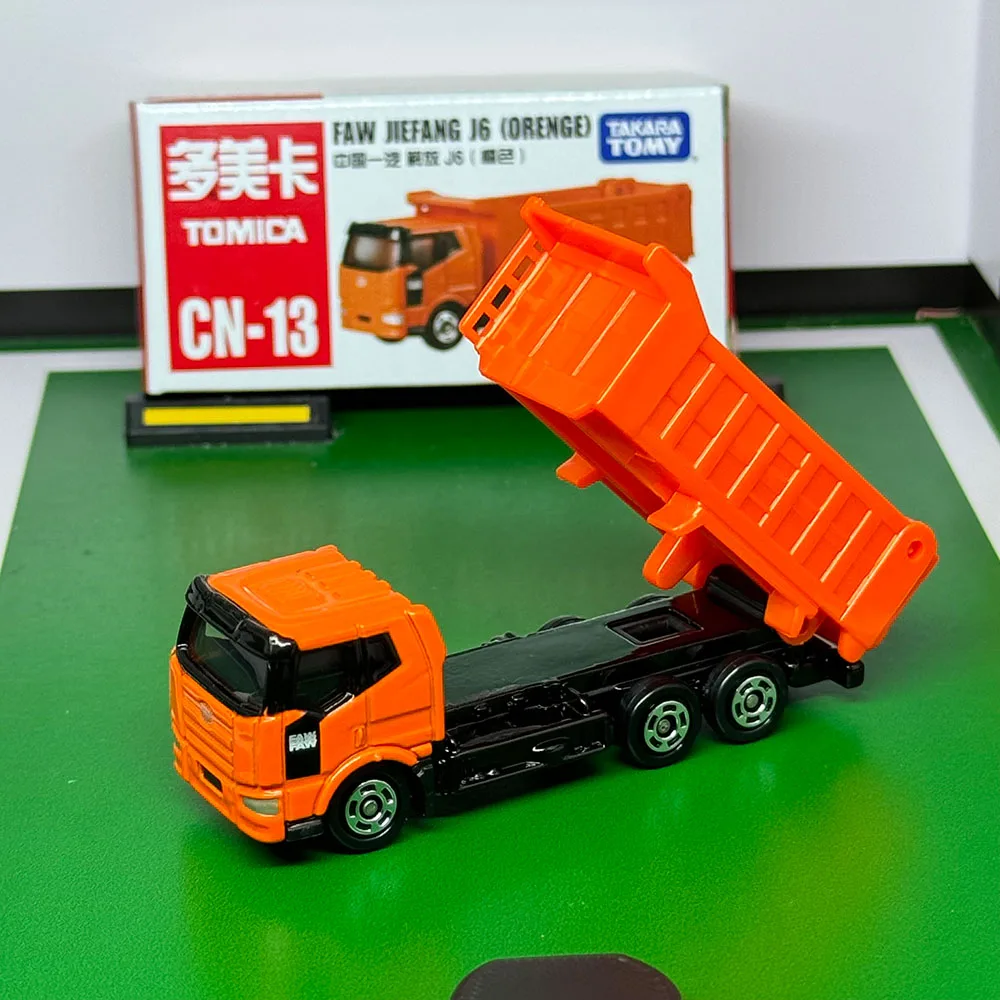 

Tomy Tomica CN-13 FAW Jiefang J6 Die Casting Static Alloy Car Mode Collection