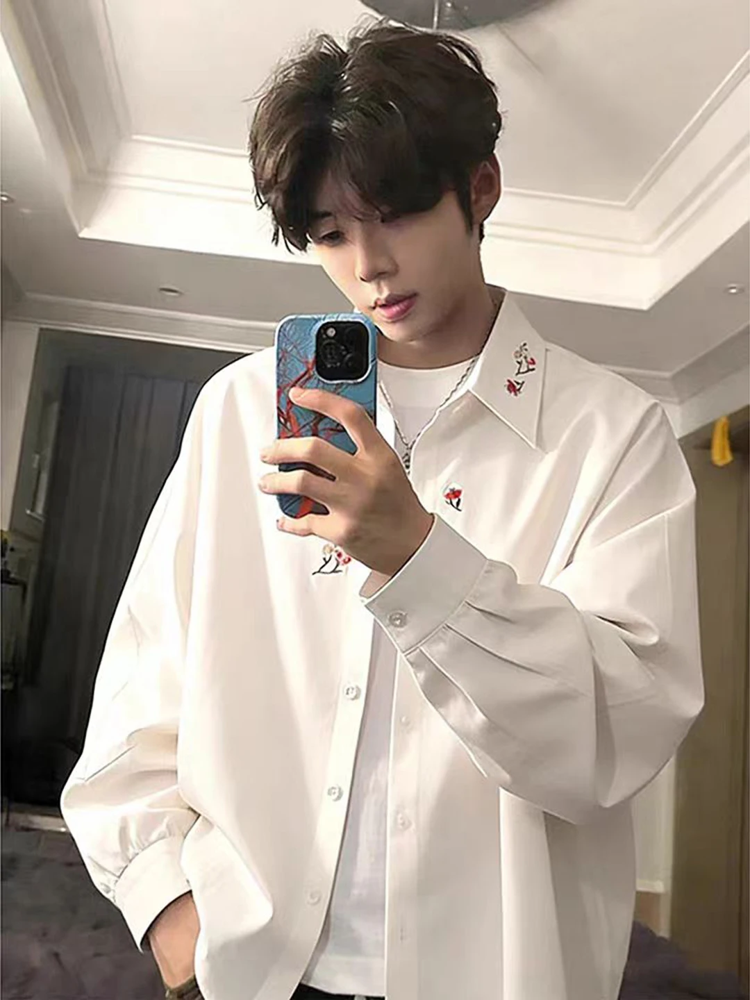 

Белая мужская рубашка с цветочной вышивкой и длинными рукавами, свободного кроя, драпированная, в китайском стиле, дышащая, удобная, весенняя мода