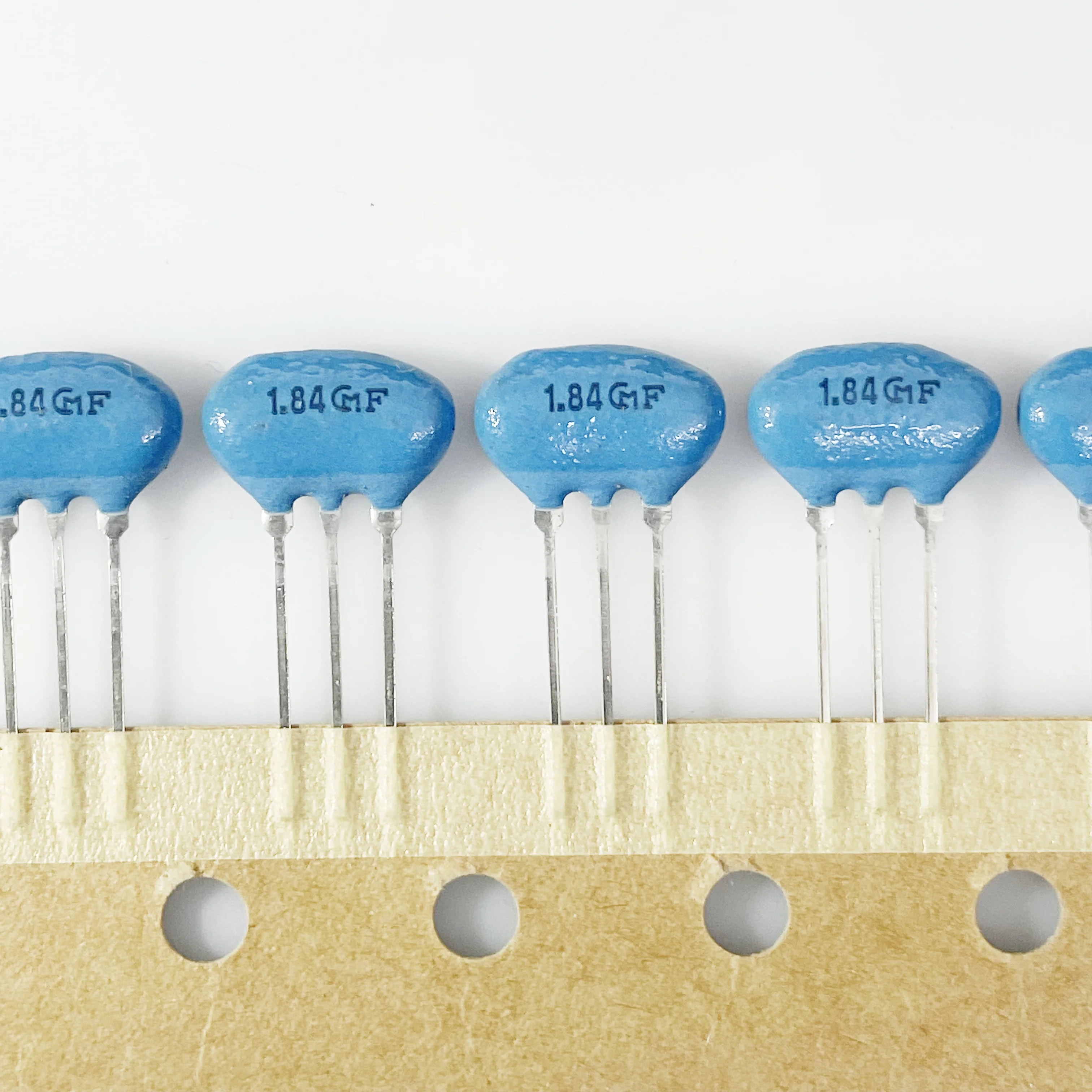 10pcs/ CST1.84M In-line Ceramic Crystal Oscillator CSTLF1M84G55-AO Ceramic Tripod 1.84MHZ