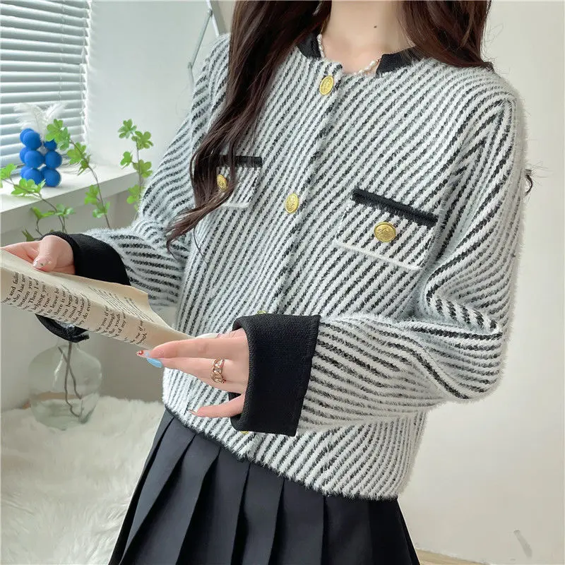 2023 New Autumn Winter Black and White Striped Stand-up Collar Long Sleeves Commuter Leisure Knitted Cardigan Sweater Slim Fit