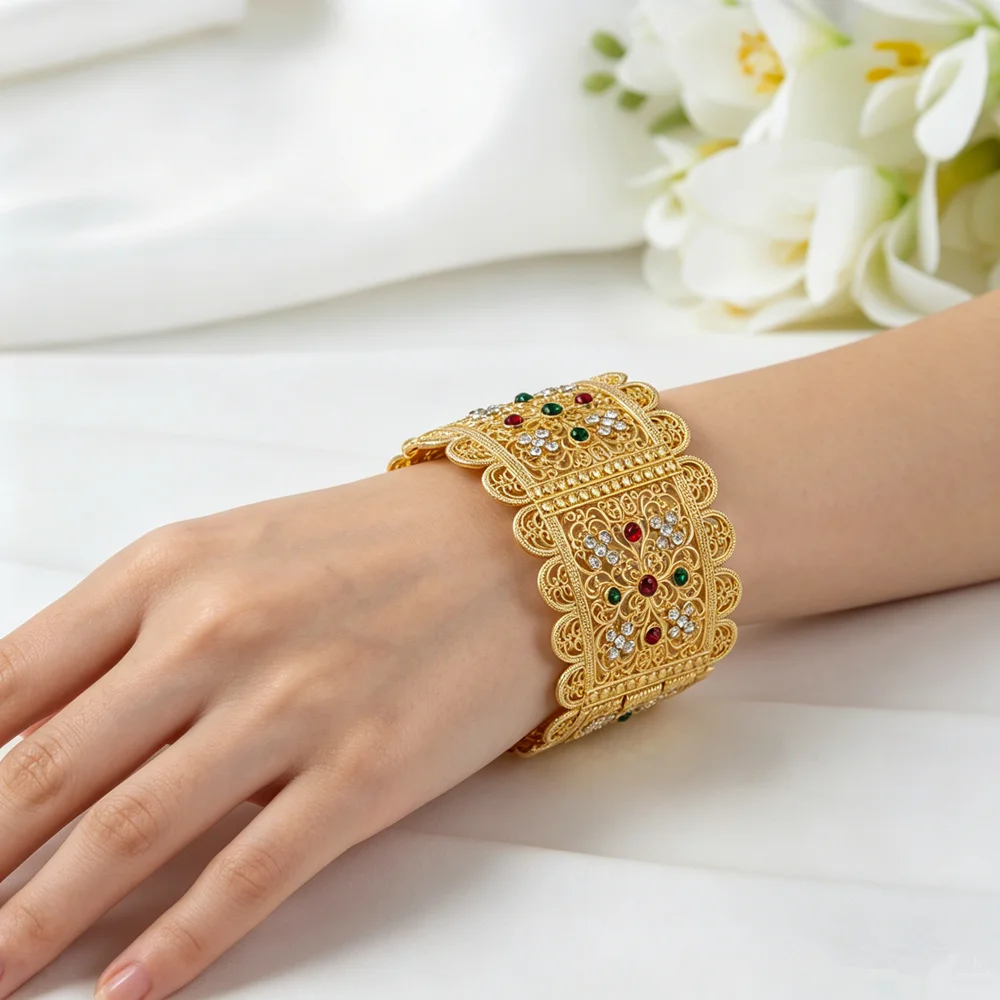 Image 3: Élégant bracelet de mariée plaqué or, fleurs creuses incrustées de strass, bijou de main marocain pour mariage, accessoire à design ouvert