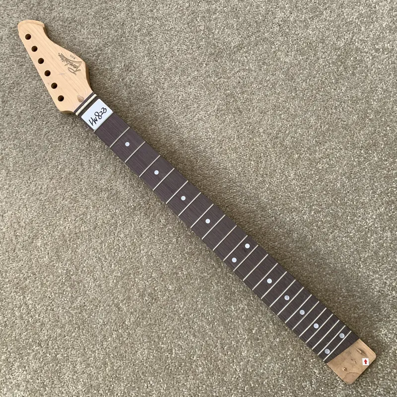 HN823 24 Frets Maple+Rosewood ST Tremolo Guitar Neck brand Items Set-in Connections Right Hand Standard Scales