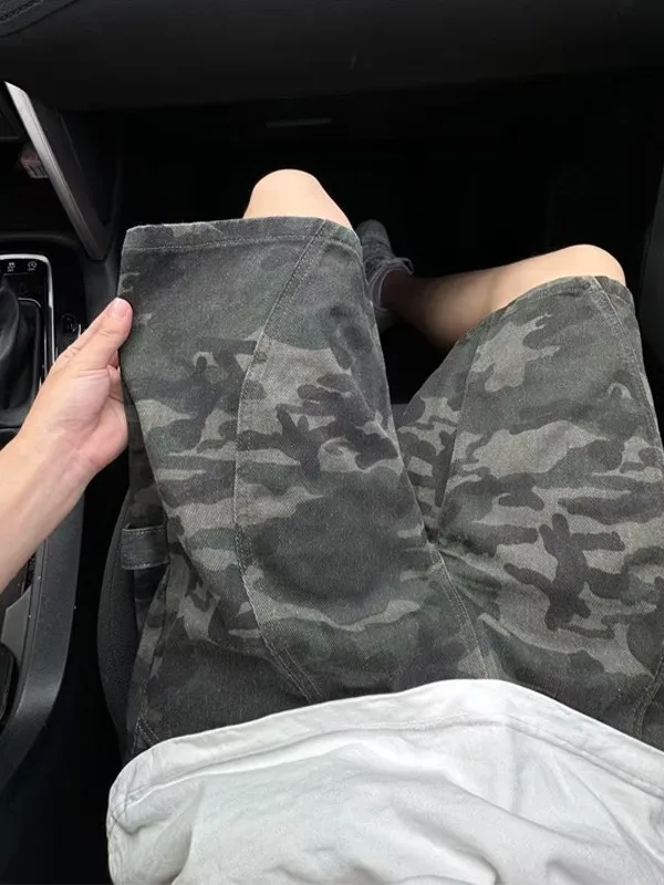 

Мужские камуфляжные джинсовые шорты: летние, тонкие, с эффектом потертости, модные, прямые, длиной до колена, молодежные, в американском повседневном стиле