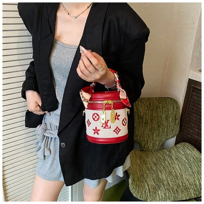 

Practical Luxury Diaper Bag Women's Elegant Crossbody Handbag Designer Leather Tote Minimalist Vintage Large Capacity