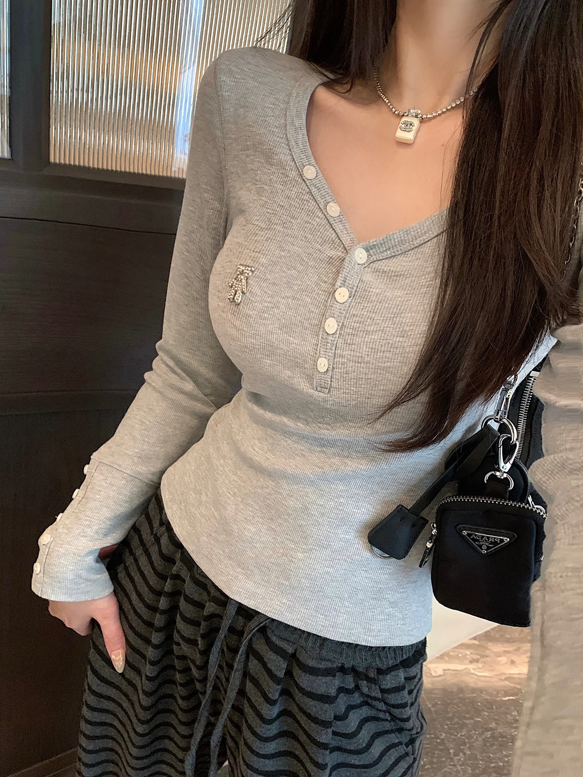 

Женская модная футболка Ele ey Bear с длинным рукавом, на пуговицах, с V-образным вырезом, с принтом медведя, премиум-класса