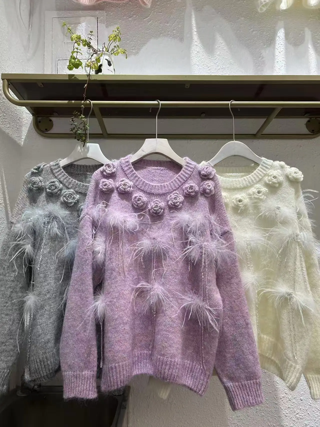 

Luxury Feathers Splicing Beading Round Neck Knitted Cashmere Sweater Women Autumn 3D Flower Long Sleeve Loose Pullovers C69
