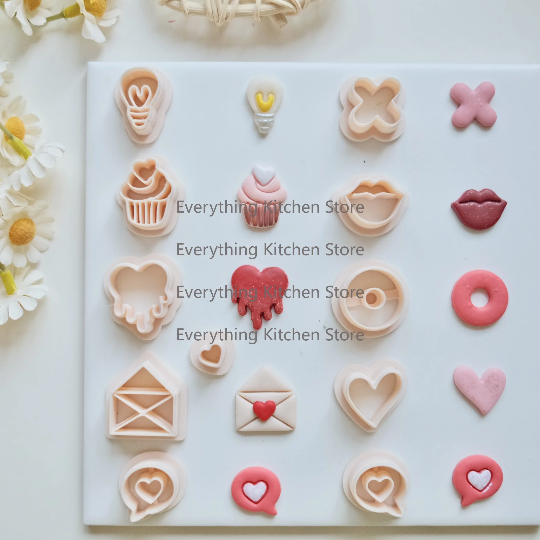 قواطع الطين لعيد الحب لصنع المجوهرات والأقراط، لمبة إضاءة متقاطعة على شكل شفاه الآيس كريم، قوالب طين على شكل قلب