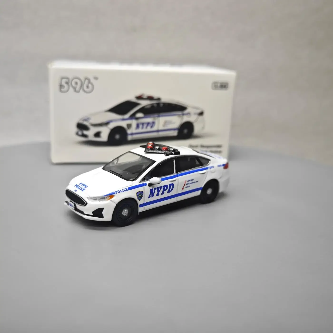 

596 1:64 Ford Responder-NYPD Высокая имитация сплава Модель автомобиля Коллекционная игрушка Подарок Сувенир Дисплей Орнамент