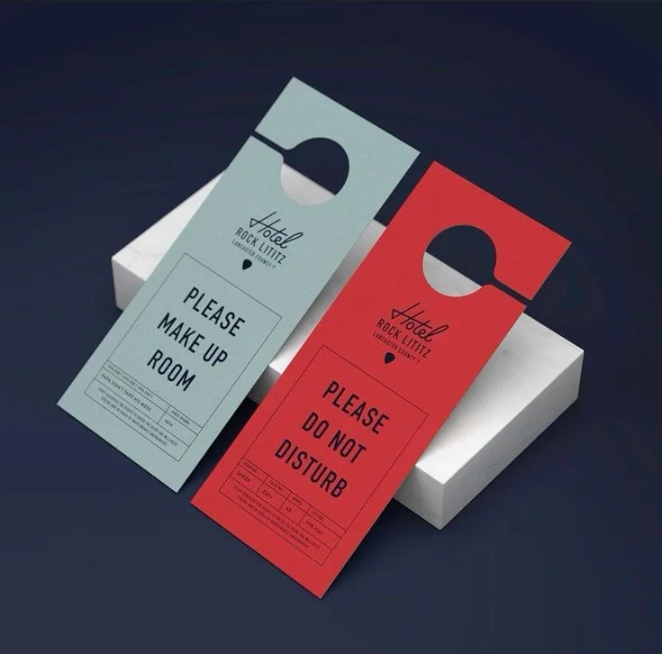 Porte-documents publicitaires personnalisés à suspendre sur la poignée de porte pour hôtel – Publicité promotionnelle personnalisée pour entreprises