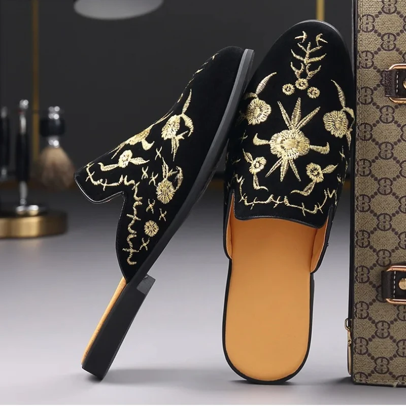 

Europe Men Shoes Suede Leather Slippers Street Cool Flower Embroidery Slides Young Man Cool Slip-on Loafers