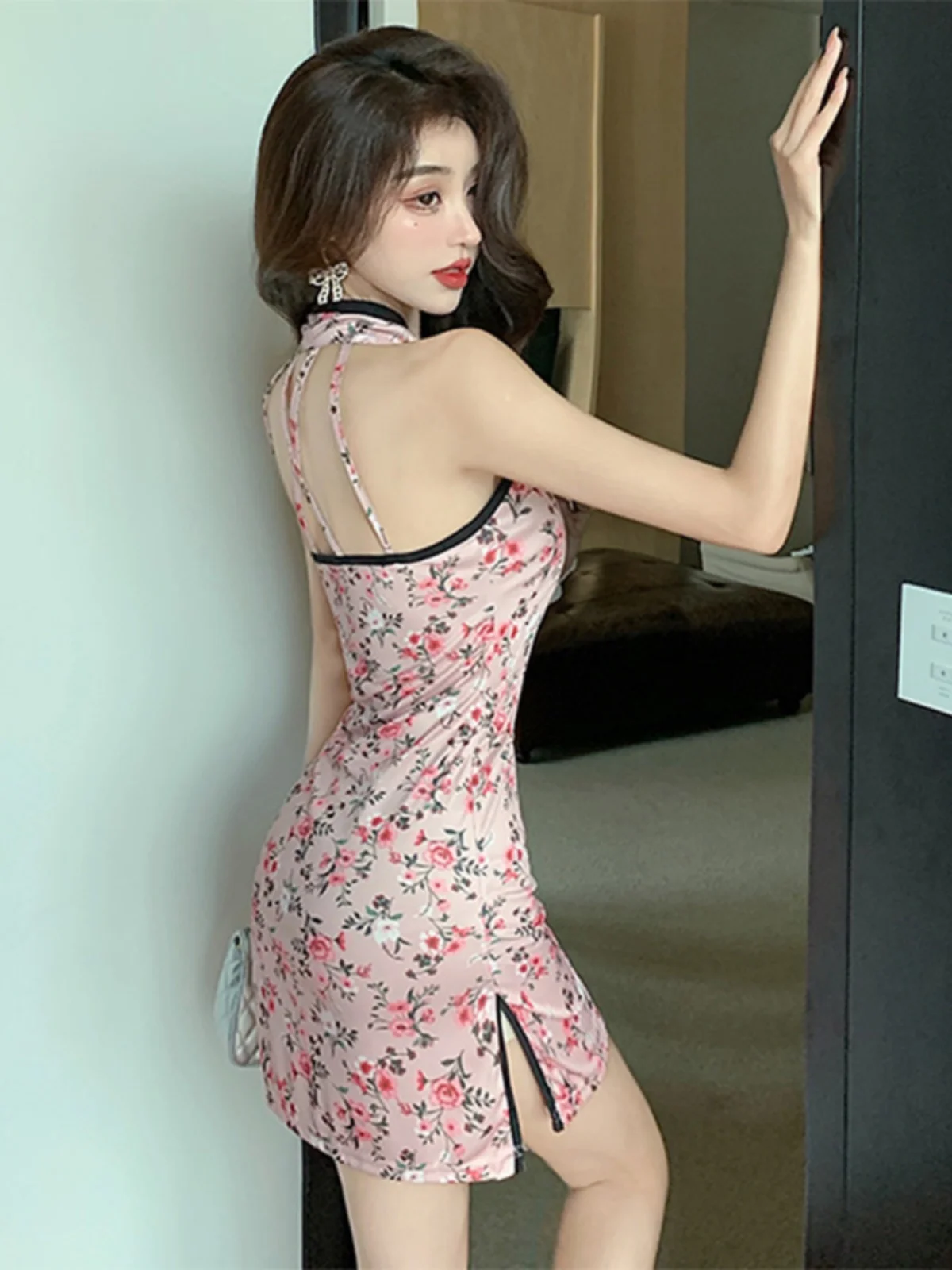 กระโปรงทรงสลิมแบบผ่าข้าง ดีไซน์เซ็กซี่  สำหรับผู้หญิง  ใส่แล้วดูผอมเพรียว  สไตล์เกาหลี  ทันสมัย  เหมาะสำหรับฤดูร้อน