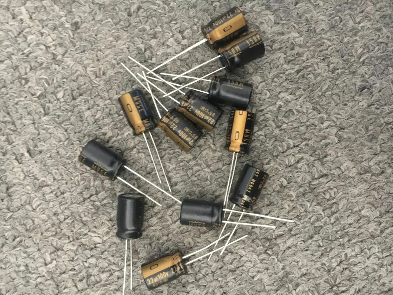 

2PCS Nichicon MUSE KZ 47UF 100V 12.5X20MM 100V47UF Nichicon KZ 47UF/100V 47UF100V Audio Capacitor HiFi Caps