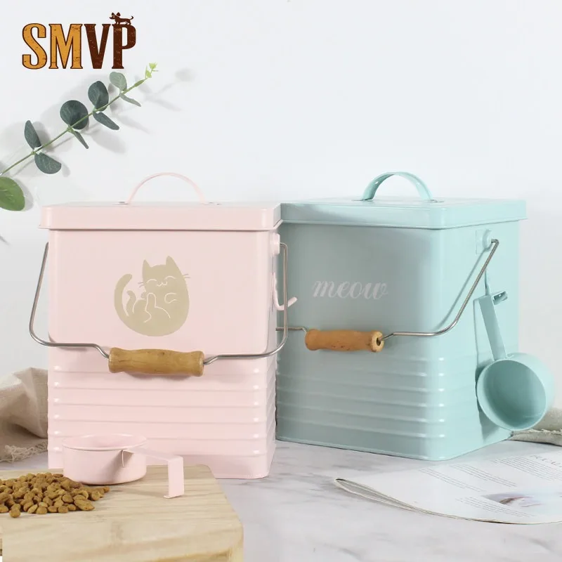

Large Capacity 2.5kg 7.5kg Macaron Color Iron Material Sealed Moisture Proof Belt Handle Free Spoon Pet Grain Storage Bucket