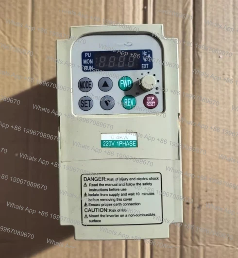 

SS - 021-0.4 K - D frequency converter 220V-0.4KW test function is good