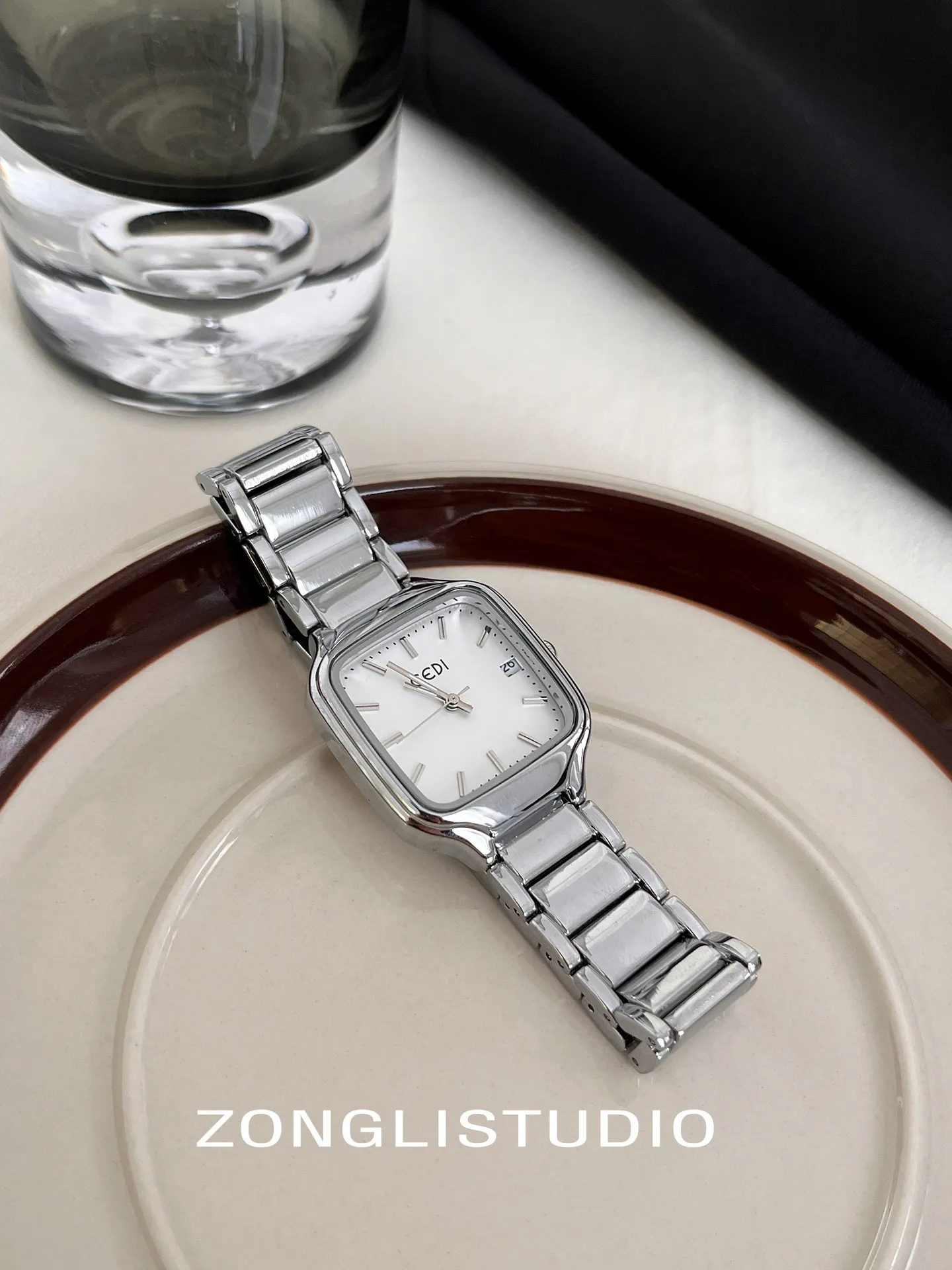 New Commuter-Style, Fashionable, And Sophisticated Women'S Watch With A Simple And Stylish Design; A Perfect Everyday Timepiece.