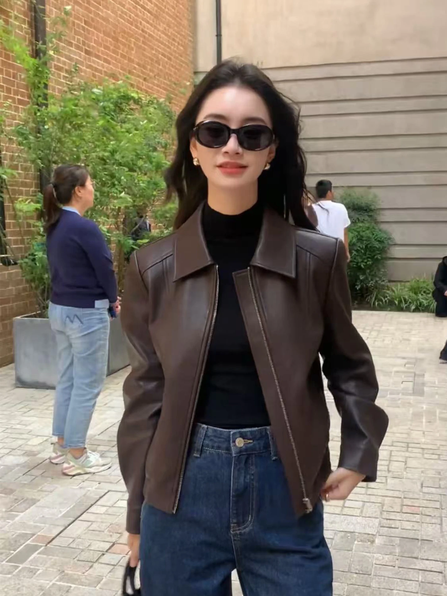 Brązowa Luźna Kurtka Damska ze Skóry PU na Jesień Nowa Uniwersalna Krótka Bluzka Pasująca do Wszystkiego EFFIE QONNA American...