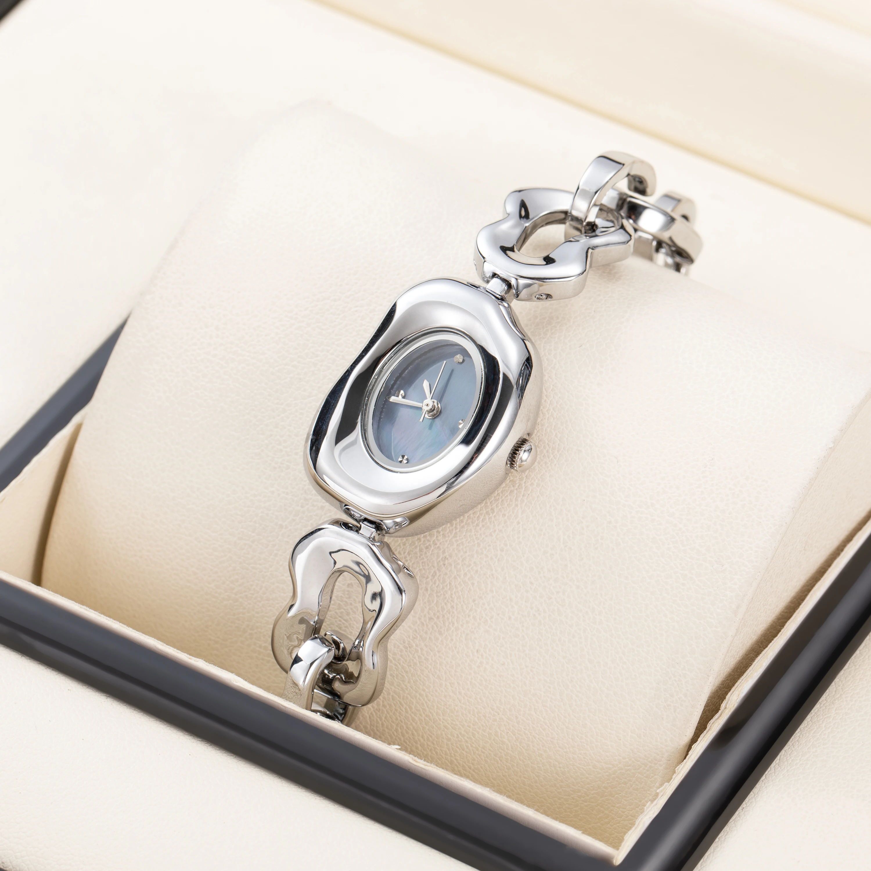 Irregular Oval Dial Women's Quartz Watch Hollow Chain Bracelet Wristwatch Luxury Gold Silver Fashion Dress Clock for Ladies