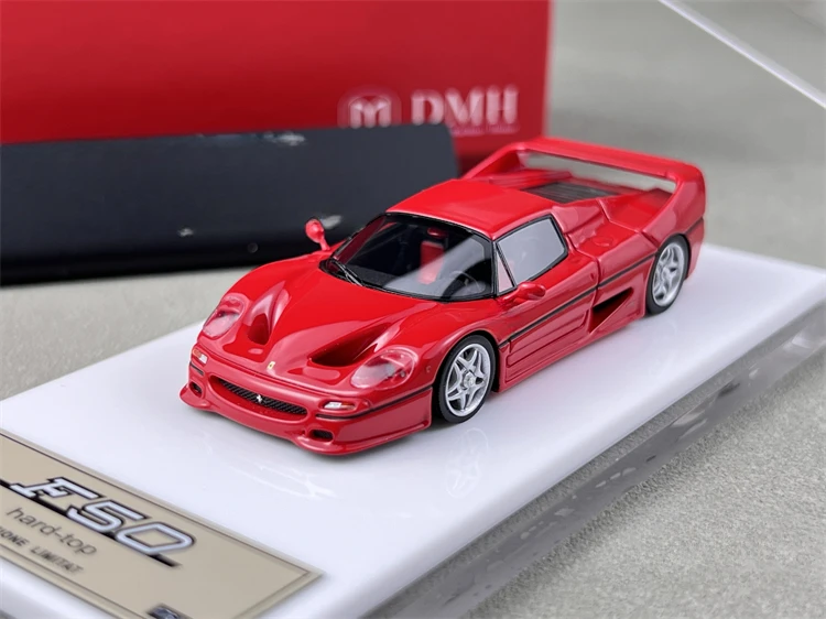 

DMH 1:64 F50 Pearl White Red Yellow Model Car