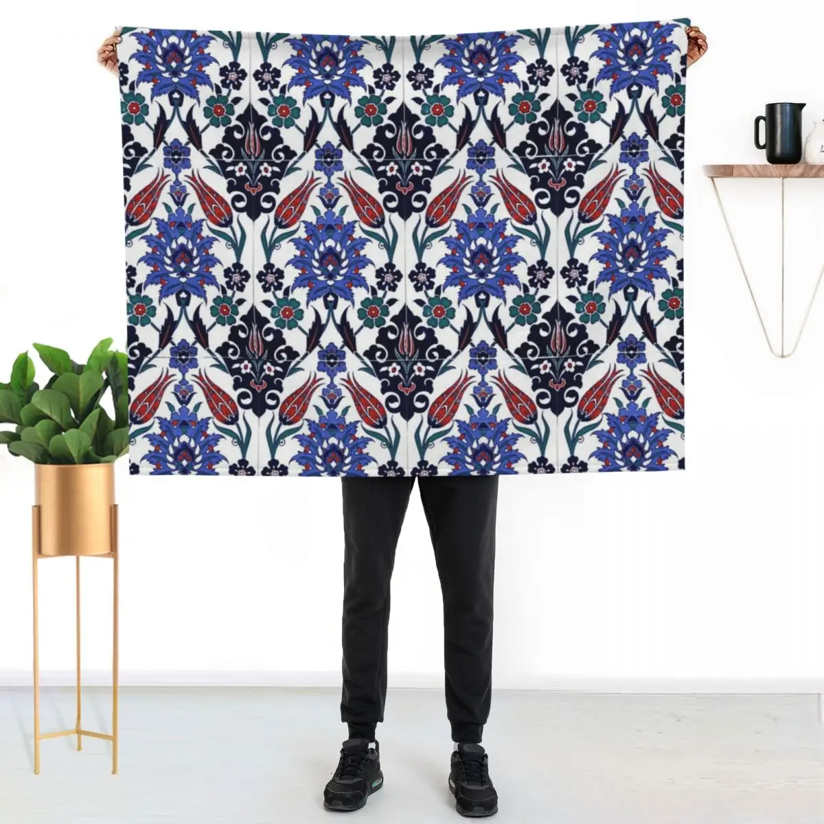 Turkish Tulip Motif Tile Pattern Throw Blanket Fade Resistant Durable Throw Blanket